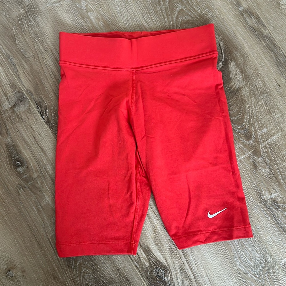 Nike Sportswear Classic
Women's High-Waisted 8" Biker Shorts